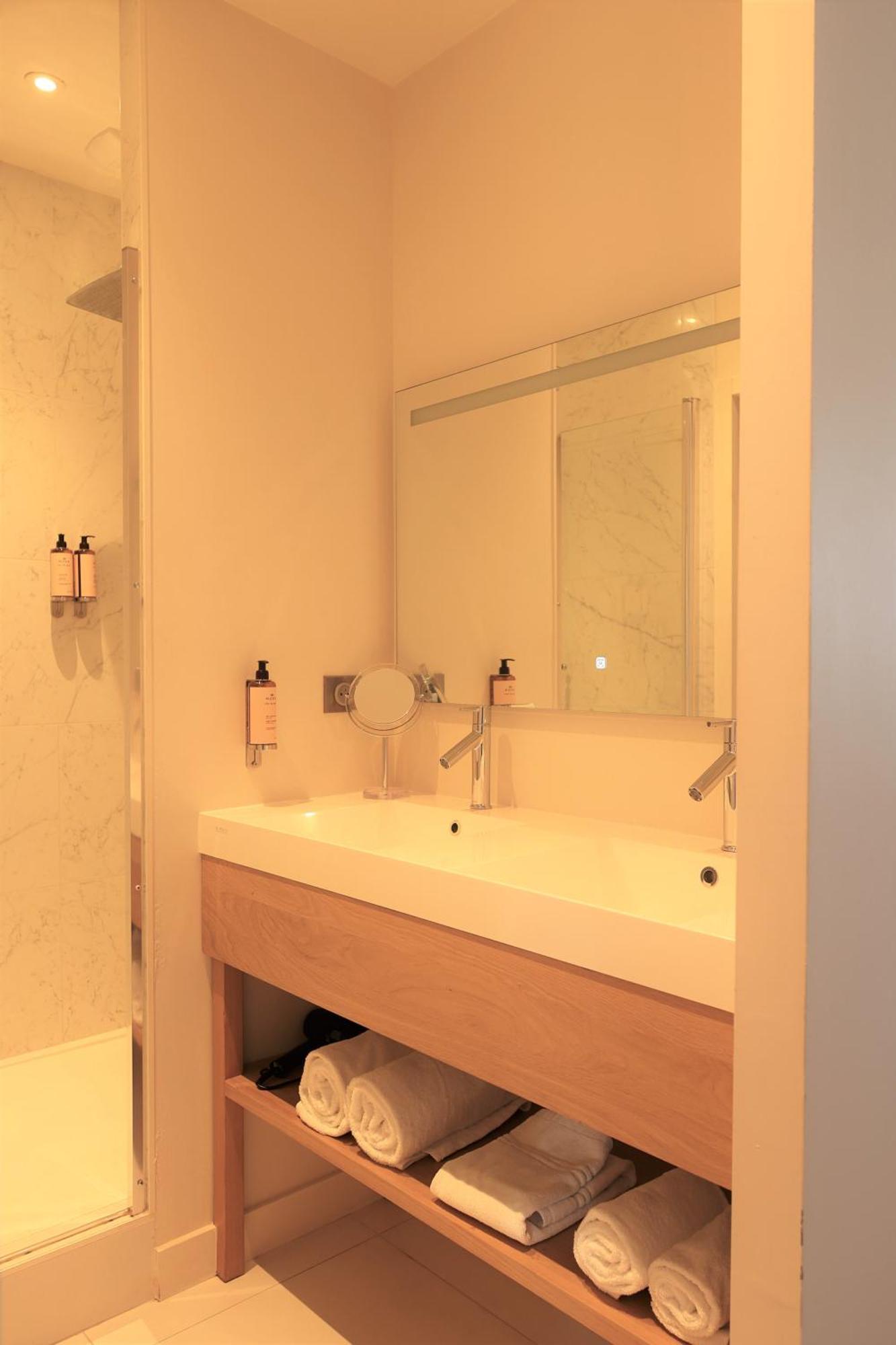 Residence Les Suites Du Port - By Le Saint Ferdinand 阿卡雄 外观 照片